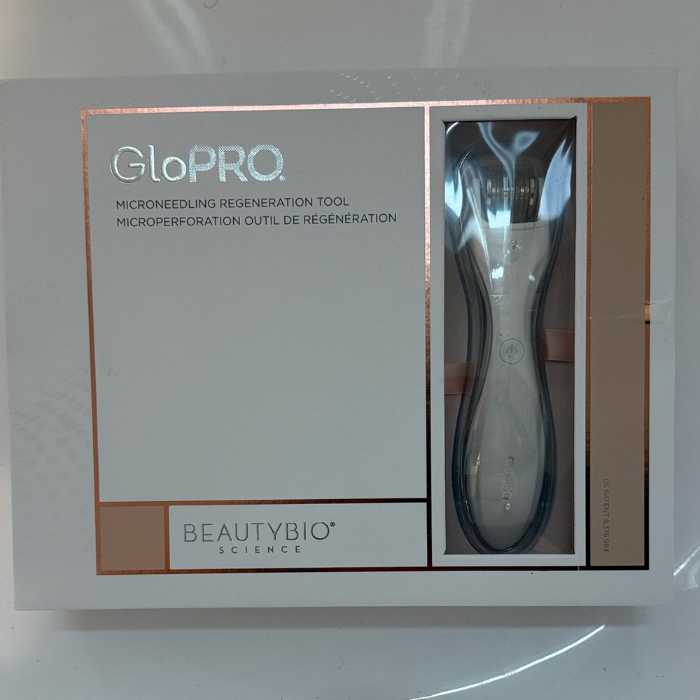 GloPRO Microneedling Skin Renewal Tool in White and Rose Gold
